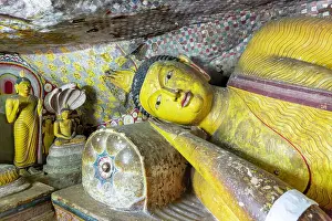 Buddhist Temple Complex Asia Drucke: Buddha figures inside Dambulla cave Buddhist temple complex