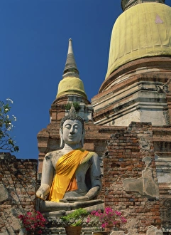Thai Temple Architecture Photos Drucke: Buddha in lotus position