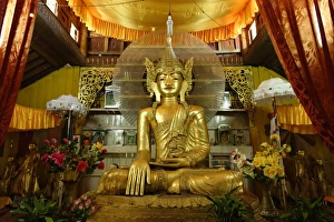 Burma Religious Landmarks Drucke: Buddhist monastery, Hsipaw area