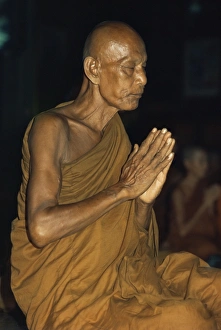 Buddhism In Thailand Images Drucke: Buddhist monk meditating