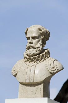Cape Verde Islands Drucke: Bust of Lvziada in the Parca Nova, Mindelo, Sao Vicente, Cape Verde Islands, Africa