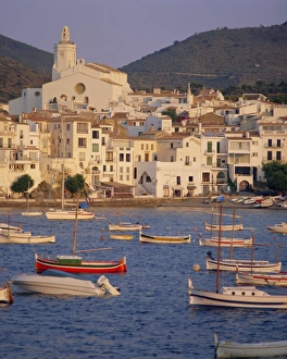 Katalonien ist eine Region im Norden Spaniens und umfasst die Provinzen Girona und Barcelona sowie Teile der Provinz Lleida. Katalanischsprachige Gemeinden gibt es in den spanischen Autonomien Aragon, Valencia und Murcia sowie auf Mallorca