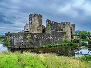 Castle Architecture UK Drucke: Caerphilly Castle, Caerphilly, Gwent, Wales, United Kingdom, Europe