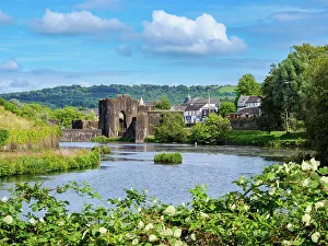 Castle Architecture Europe Drucke: Caerphilly Castle, Caerphilly, Gwent, Wales, United Kingdom, Europe