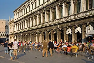 Drucke von Kaffee-Florian im Platz San Marco in Venedig im Regionen Venetien Italien Europa Venetien Drucke: Kaffeehaus Florian