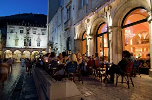 Drucke von Kaffeehaus im alten Stadtteil von Dubrovnik bei Nacht, Kroatien, Europa Kroatien Drucke: Kaffeehaus im alten Stadtteil von Dubrovnik bei Nacht, Kroatien, Europa
