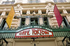 Drucke von Kaffeehaus Tortoni ist ein berühmtes Tango-Kafé-Restaurant im Boulevard de Mayo in Buenos Aires, Argentinien Argentinien Drucke: Kaffeehaus Tortoni, ein berühmter Tango-Café-Restaurant in der Avenida de Mayo