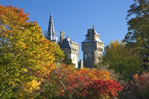 Kardiffburg und das Schloss Kardiff im Bute-Park in Südwales (Wales), Vereinigtes Königreich von Großbritannien und Nordirland
