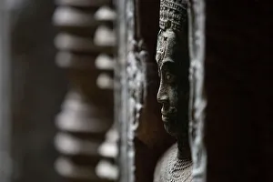 Southeast Asian Architecture Photos Drucke: Detail of the carved facade at one of the temples in Angkor Wat complex