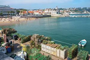 Portugal Drucke: Das Hafen und Strand von Cascais in Lissabon auf der portugiesischen Küste im europäischen Teil Afrikas