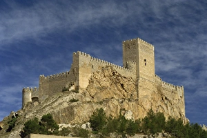 Europe Travel Photography Tips Drucke: The castle at Almansa