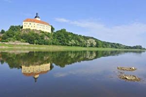 Saxony Germany Photography Drucke: Castle Hirschstein reflected in the River Elbe, Saxony, Germany, Europe