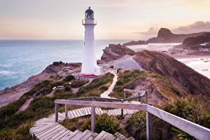 Drucke von Felsenkopflichtwerkstatt (Kap Fels), Kap Fels , Regierungsbezirk von Welllington Nordeninsel Neuseeland Pazifischer Ozean Bilder Datiert 2014 Dezember: Kastelkopf Leuchtturm Kastelkopf Welllingtonregion Nordinsel Neuseeland Pazifisch