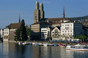 Outdoor Photography Europe Drucke: Cathedral and Limmat River