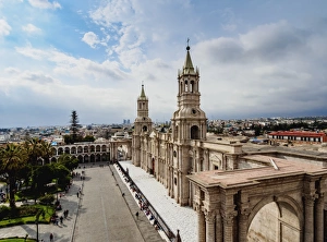 Plaza De Armas Peru Drucke: Cathedral, Plaza de Armas, elevated view, Arequipa, Peru, South America
