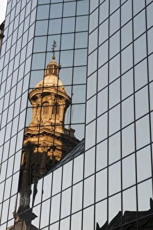 Low Angle View Of A Cathedral Drucke: Cathedral reflection, Plaza de Armas, Santiago, Chile, South America