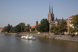 Polish Cathedral Architecture Drucke: Cathedral and River Odra (River Oder), Old Town, Wroclaw, Silesia, Poland, Europe