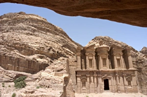 Petra Monastery Drucke: Cave view of the Monastery