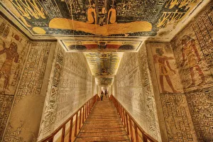 Ancient Egyptian Tombs Drucke: Ceiling Reliefs with descending Corridor Steps