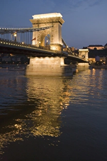 Chain Bridge Budapest Drucke: Chain Bridge over Danube in the evening