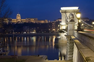 Chain Bridge Budapest Drucke: Chain Bridge over the river Danube