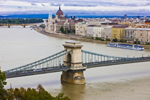 Bilder vom 21. Juli 2012: Kettenbrücke über den Fluss Donau in Budapest Ungarn Europa