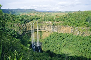 Tropical Waterfall Scenery Drucke: Chamarel Waterfall