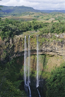 Tropical Waterfall Scenery Drucke: Chamarel Waterfalls