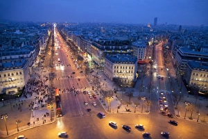 Paris Cityscape At Night Drucke: The Champs Elysees at night from the Arc de Triomphe, Paris, France, Europe