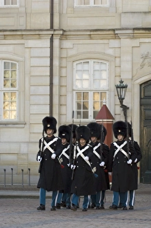 Copenhagen Tourist Attractions Drucke: Changing of the guard, Amalienborg Palace, Copenhagen, Denmark, Scandinavia, Europe