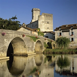 Colorful European Towns Drucke: Chateau de Bourdeilles and Dronne River, Bourdeilles, Dordogne, Aquitaine, France, Europe