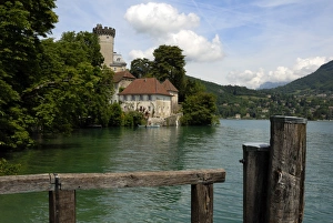 Europe Castle Tours Drucke: Chateau at Duingt