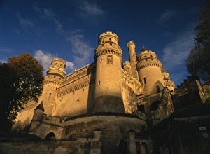 Pas De Calais Drucke: Schloss von Pierrefonds im Forêt de Compiègne in der Oise und dem Norden des Picardy in Frankreich und Europa