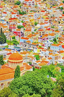 Bilder Datiert 3. August 2025: Chorio (Oberstadt), Hochwinkelansicht, Chorio, Symi-Insel, Dodekanes-Inseln, Griechenland.
