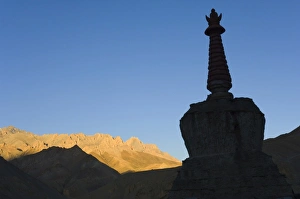 Lamayuru Monastery Drucke: Chorten, Lamayuru gompa (monastery)