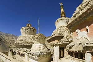 Lamayuru Monastery Drucke: Chortens, Lamayuru gompa (monastery)