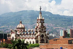 Drucke von Kirche in Medellín, Kolumbien Südamerika Kolumbien Drucke: Kirche in Medellín, Kolumbien Südamerika