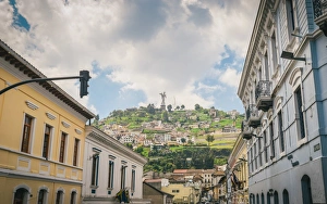 Quito Cityscape Drucke: Cityscape with the Panecillo in the background, Quito, Ecuador, South America