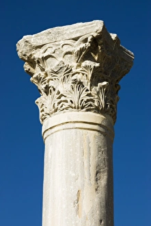 Kourion Archaeological Site Drucke: Classical column, Kourion (Curium), Limassol, Cyprus, Europe