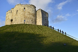 England City Landmarks Drucke: Cliffords Tower, York Castle Keep, York, Yorkshire, England, United Kingdom, Europe