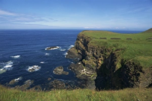 Northern Ireland Travel Destination Drucke: Cliffs over coatline