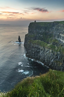 County Clare Scenic Views Drucke: Cliffs of Moher at sunset, Liscannor, County Clare, Munster province, Republic of Ireland