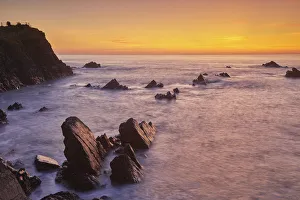 Coastal Rock Formations UK Drucke: The cliffs and rocks of Devons Atlantic coast, at Hartland Quay