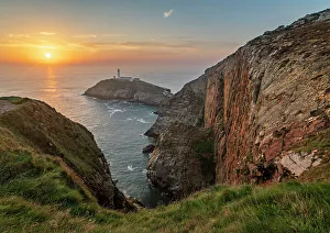 Holy Island Wales Drucke: Cliffs and South Stack Lighthouse at sunset