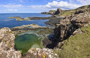UK Travel Destination Drucke: Cliffs around Treshnish Point, Isle of Mull, Inner Hebrides, Argyll and Bute, Scotland