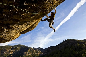 Rock Climbing Europe Drucke: A climber tackles an exceptionally difficult