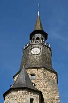 Brittany Landmarks Drucke: Clock Tower, clock bought in 1498 by the town, Dinan, Brittany, France, Europe