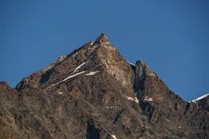 Blue Sky Landscapes Europe Drucke: Close up of the rugged summit of Dufourspitze