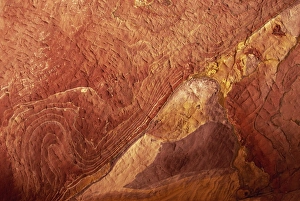 Middle East Natural Wonders Drucke: Close-up of polychromic sandstone rock patterns