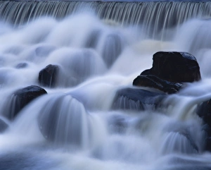 Waterfall Rock Formations Drucke: Close-up of waterfall